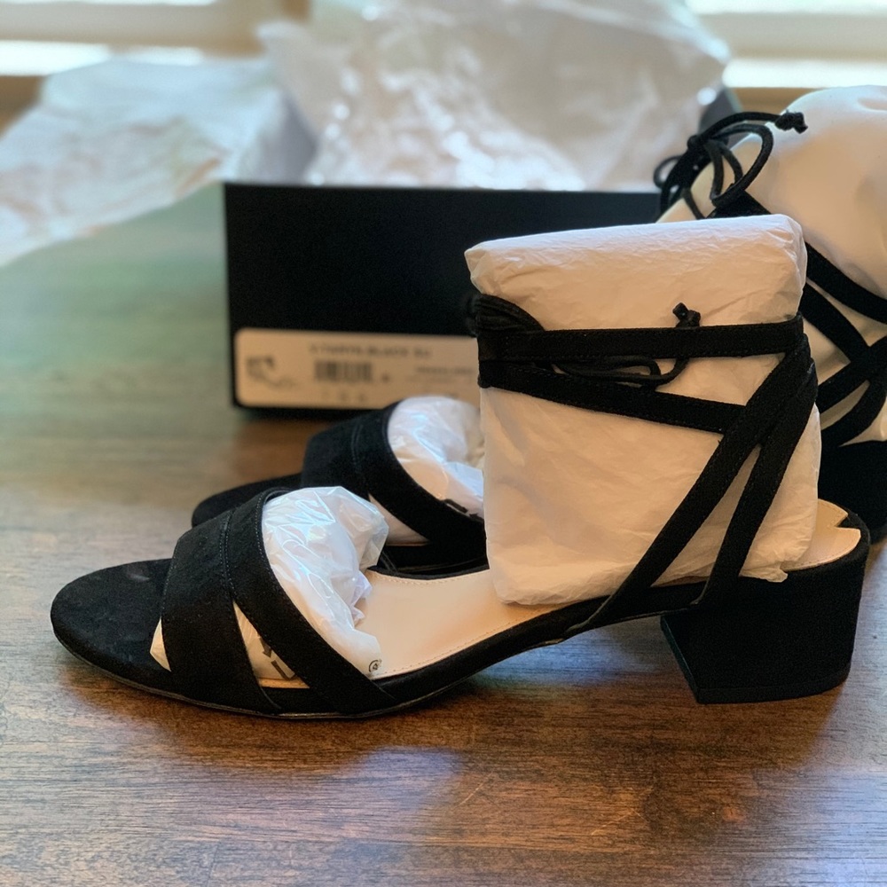 NIB Via Spiga Taryn black block-heel gillie sandal